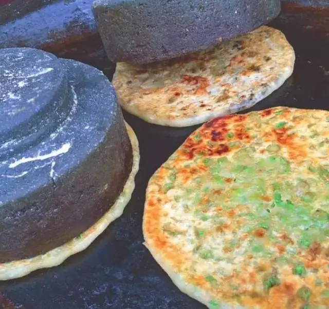 Stone-Pressed Wheat Cake (石头馃) — dish photograph