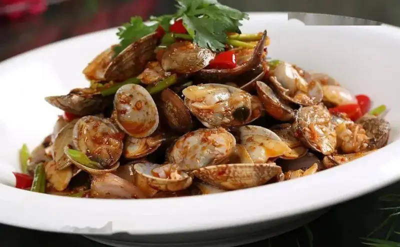Spicy Stir-Fried Clams (辣炒蛤蜊) — dish photograph