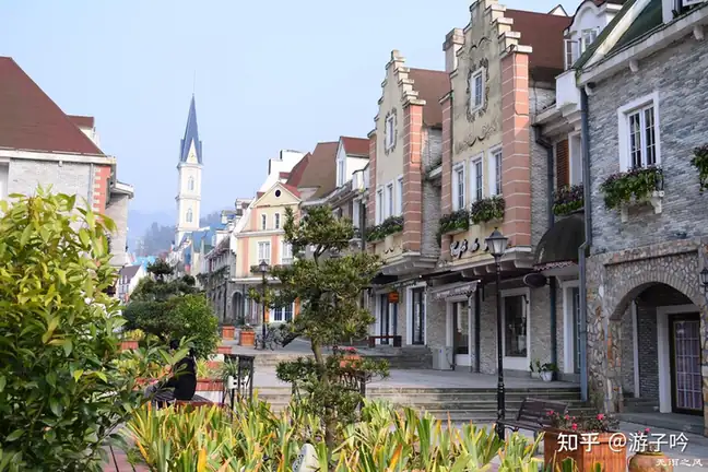 Bailu Sino-French Style Town (白鹿中法风情小镇)