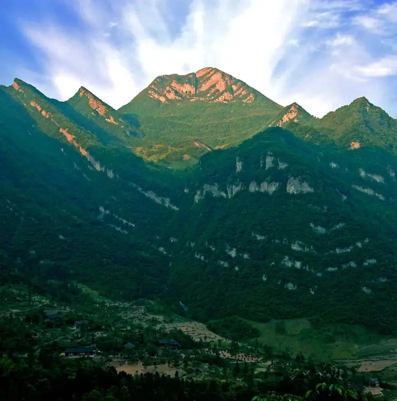 Huping Mountain (壶瓶山)