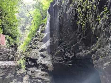 Zuolong Gorge (坐龙峡)