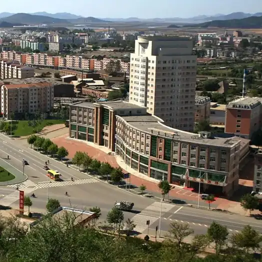 Pulandian District (普兰店区) — representative view · 普兰店城区建筑