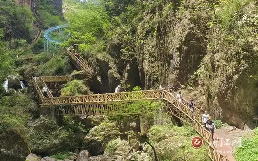 Yulu Grand Fissure (雨碌大地缝)