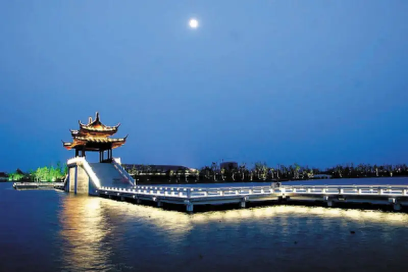 Jianhu County (建湖县) — representative view · 建湖双湖公园亭阁夜景