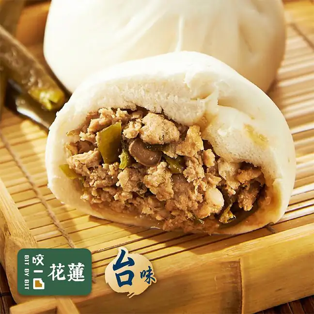 Pork Buns with Peeled Chili Peppers (剥皮辣椒肉包) — dish photograph