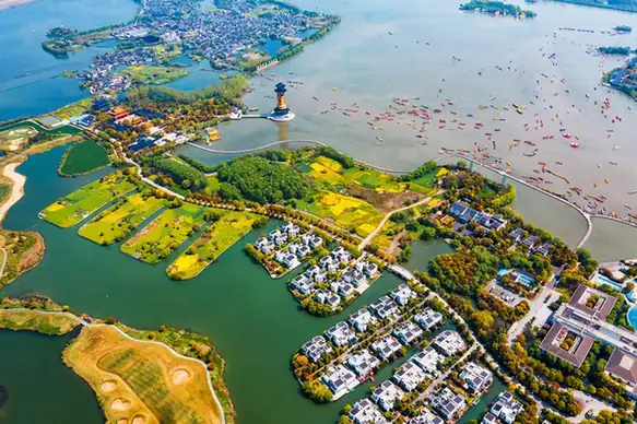 Qinhu Lake Wetland Scenic Area (溱湖旅游景区)