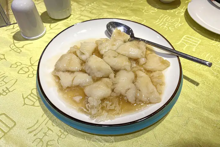 Fish Slices in Wine-Lees Sauce (糟溜鱼片) — dish photograph
