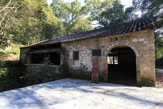 Gaoling Kaolin Mining Site (高岭遗址)