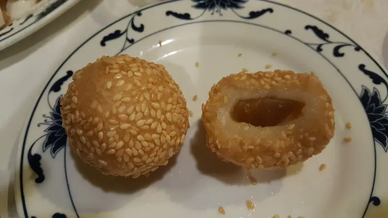 Puffed Fried Rice-Flour Balls (煎堆) — dish photograph