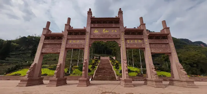 Longhua Ancient Town (龙华古镇)