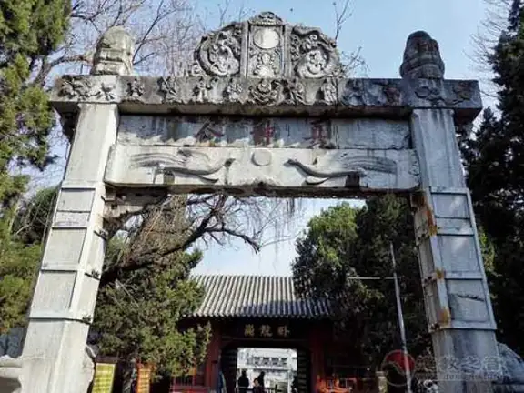 Wolonggang Wuhou Shrine (卧龙岗武侯祠)