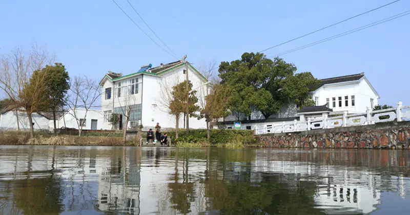 Suiling County (绥棱县) — representative view · 绥棱县前头村水岸民居