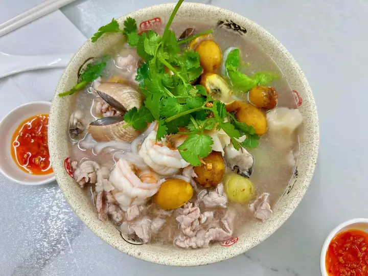 Flat Rice Noodle Soup (粿条汤) — dish photograph