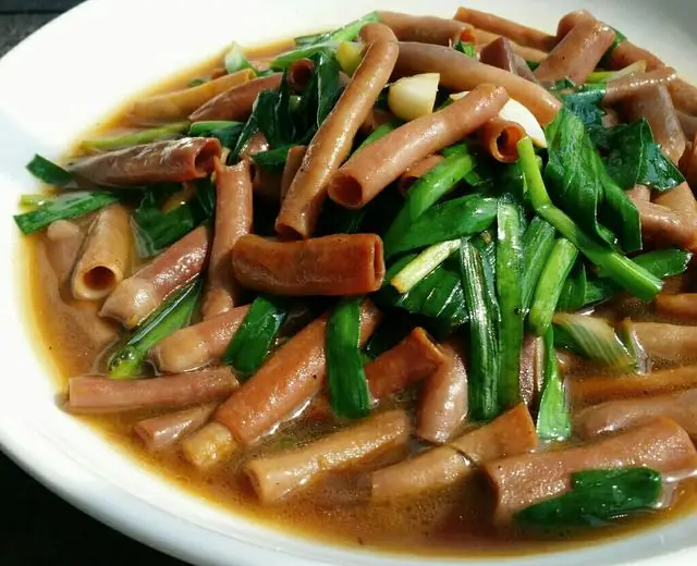 Stir-Fried Sea Worms with Chinese Chives (韭菜海肠) — dish photograph