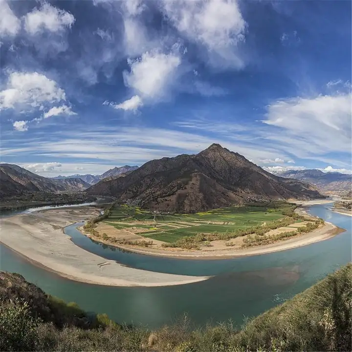 First Bend of the Yangtze Viewpoint (长江第一湾观景点)