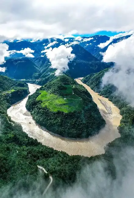 Yarlung Zangbo Grand Canyon Visitor Area (雅鲁藏布大峡谷开放游览区)