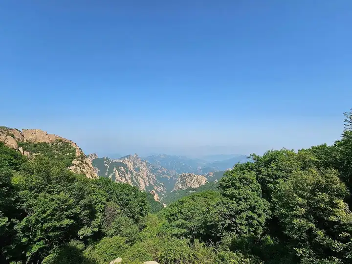 Qinglong Manchu Autonomous County (青龙满族自治县) — representative view · 祖山山地景观
