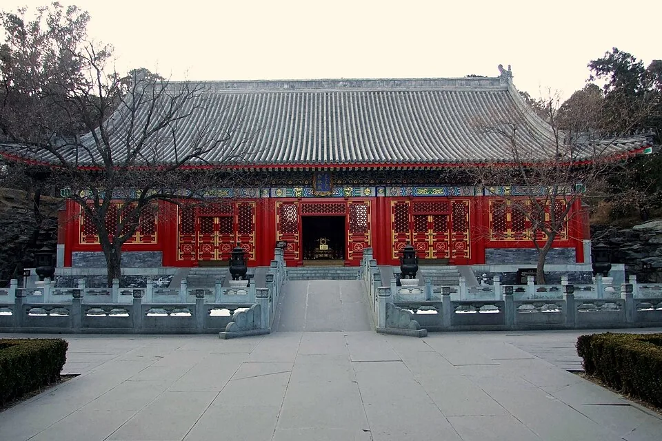 Qinzheng Hall in Fragrant Hills Park. Photo: 2009-01.