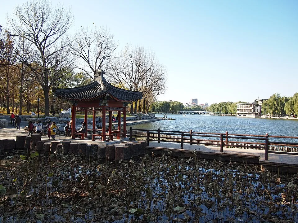 Taoranting Park · 陶然亭公园. Photo: Taken on 19 November 2011.