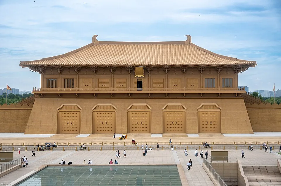 The reconstructed Danfeng Gate display building at the Daming Palace site; this is not a surviving Tang wooden hall. Photo: 2024-06-08 16:15:56.