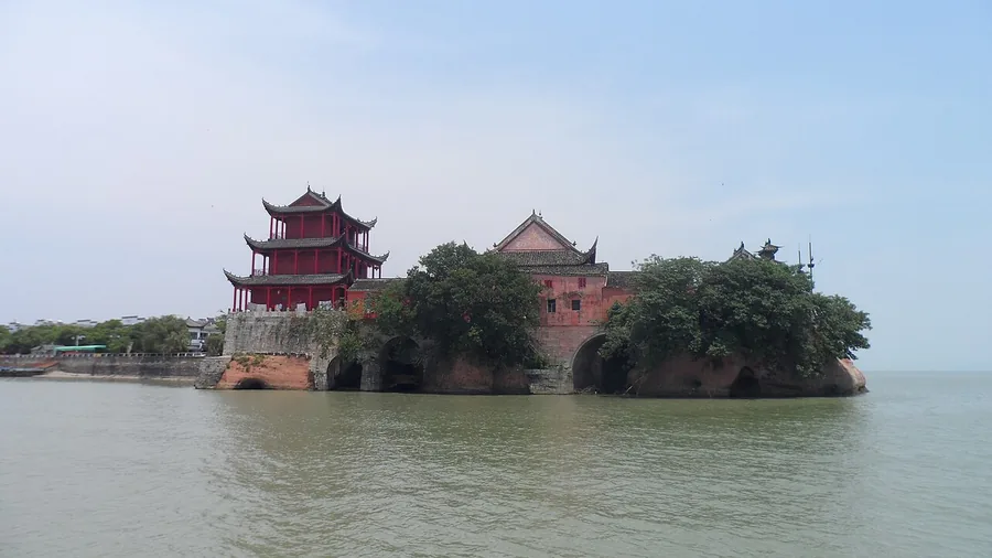 Zhongmiao Temple on the shore of Chaohu Lake, June 2019.