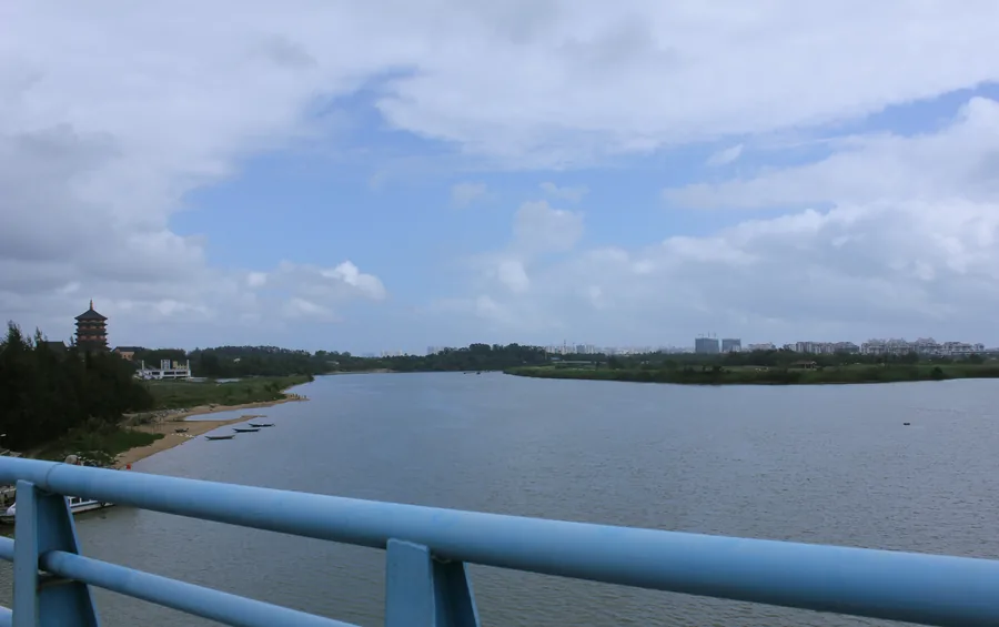 The Wanquan River at southern Bo'ao, looking east from Changle Bridge, Hainan; 14 February 2013.
