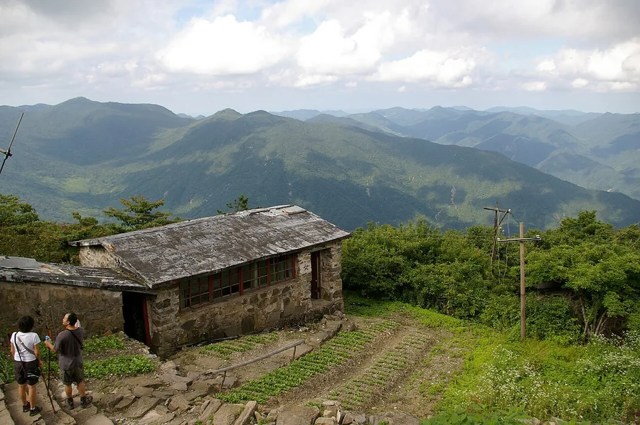 A mountain outlook in Mount Tianmu Park, Zhejiang; 11 July 2009.