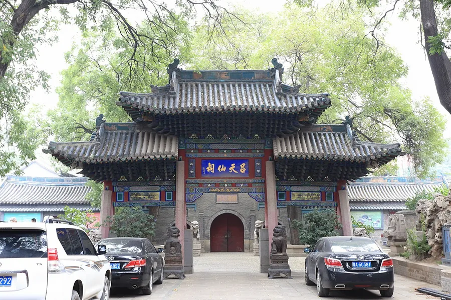 The entrance gateway of Chunyang Palace in Taiyuan; 27 August 2013.