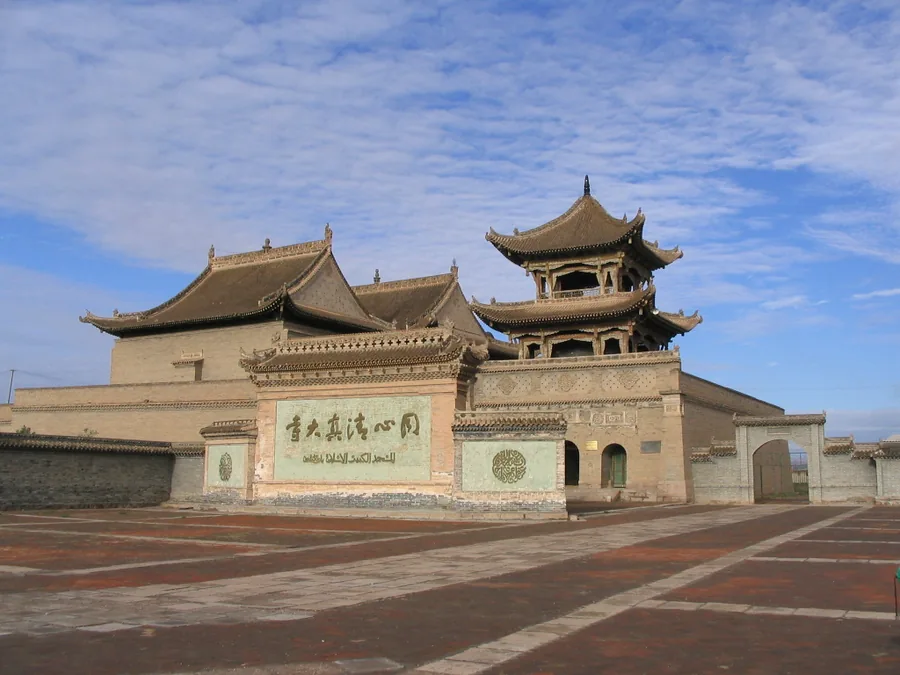 The entrance and traditional roofline of Tongxin Great Mosque, Ningxia; 30 September 2003.