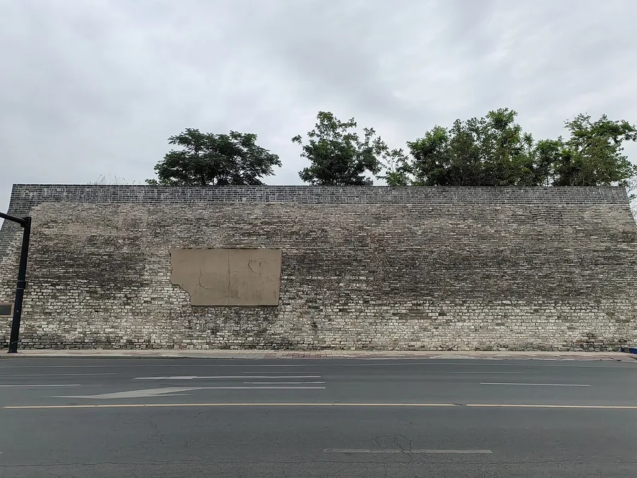 A surviving stretch of Kaifeng city wall beside a modern road. Photographed on 31 May 2025.