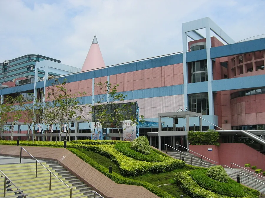 The exterior and landscaped approach of Hong Kong Science Museum, May 2007.