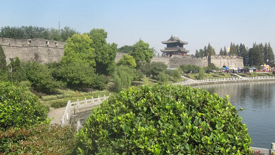 Jingzhou's eastern city wall and moat, September 2010.
