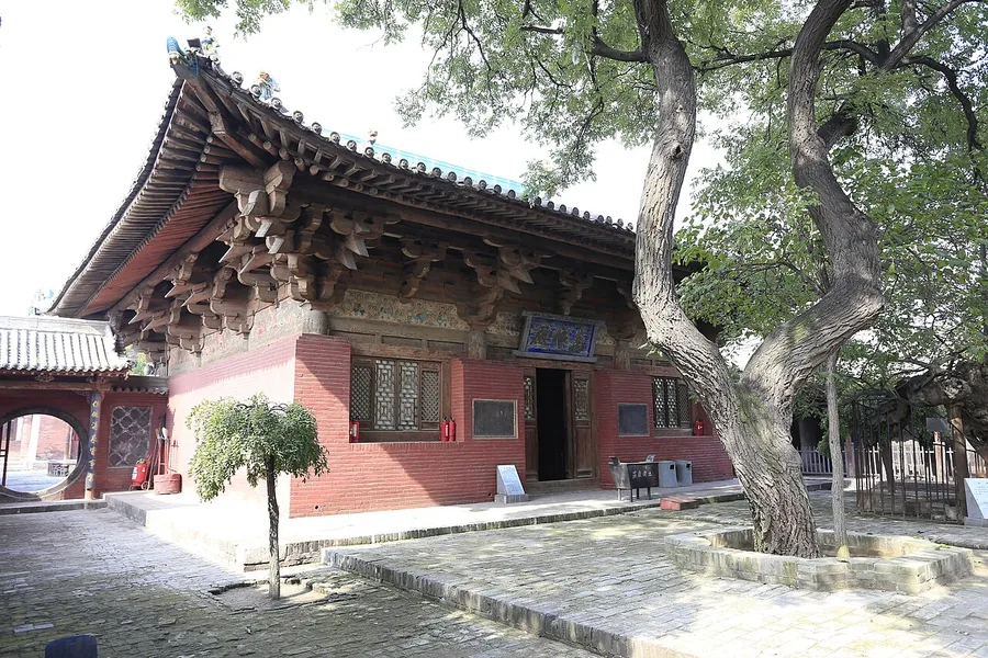 Wanfo Hall at Zhenguo Temple near Pingyao, August 2013.