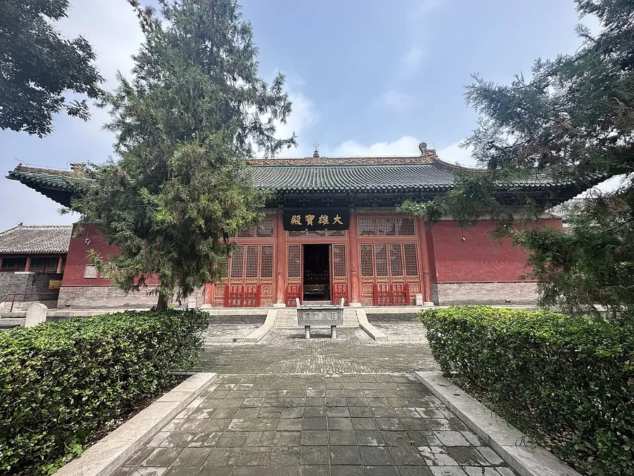 The Daxiong Hall of the historic Kaiyuan Temple in Xingtai. Photographed on 18 August 2024.