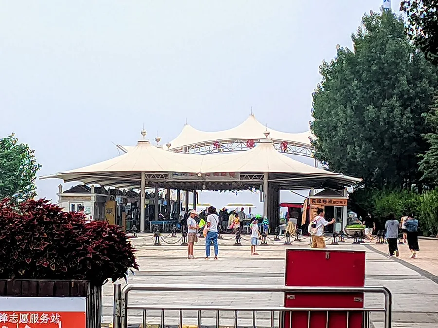 The visitor entrance of Dongjiang Bay Beach scenic area in Tianjin. Photographed on 25 August 2024.