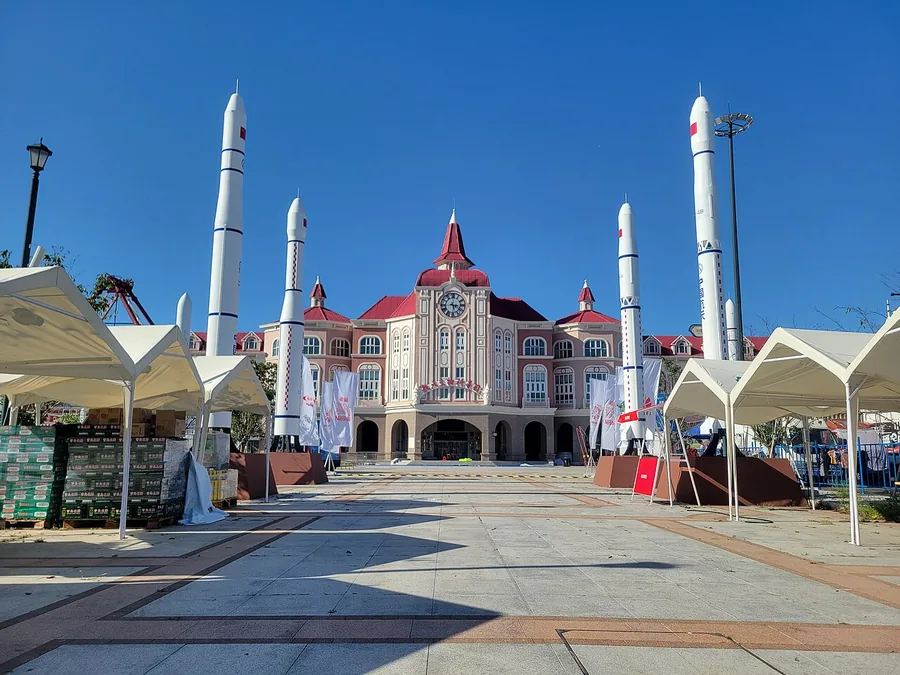 The entrance of the former Tianjin Tropical Botanical Garden site, photographed in its later Tianjin Aerospace Biology Science Park identity; the source states the park was not open when photographed. Photographed on 12 September 2024.