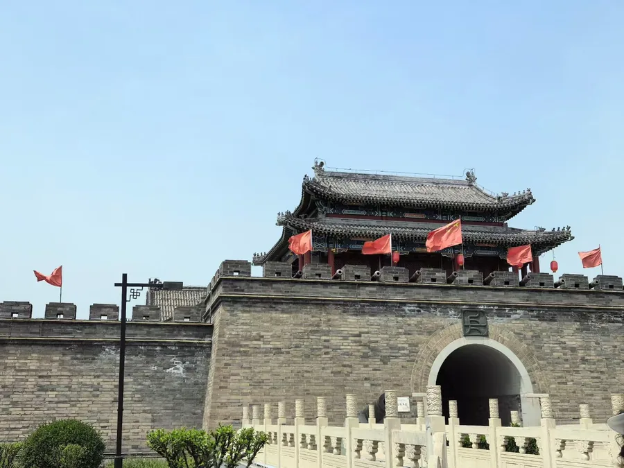 A reconstructed gate and wall at Xiaozhan Military Training Park, Tianjin. Photographed on 30 April 2025.