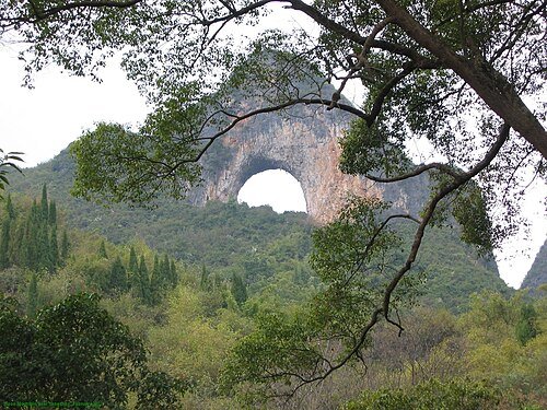 Moon Hill · 月亮山