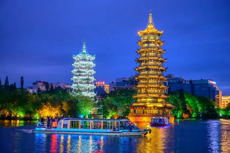 Two Rivers and Four Lakes Scenic Area · 桂林两江四湖景区