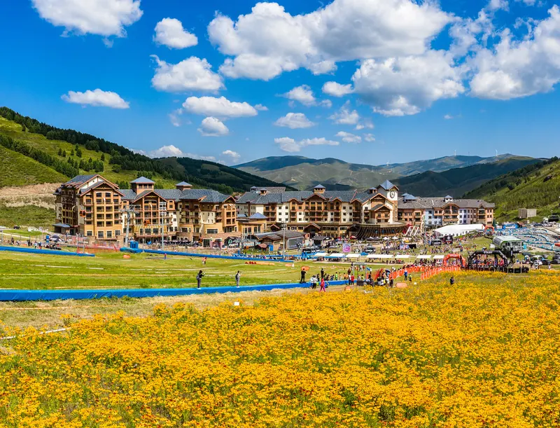 Thaiwoo Ski Resort · 太舞滑雪小镇