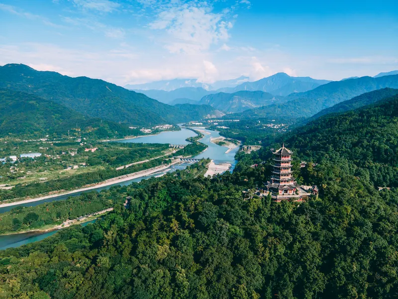 Dujiangyan Scenic Area · 都江堰景区