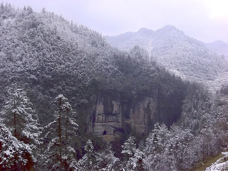 Niubizidong Tiankeng in winter, Wulong Karst · 武隆喀斯特