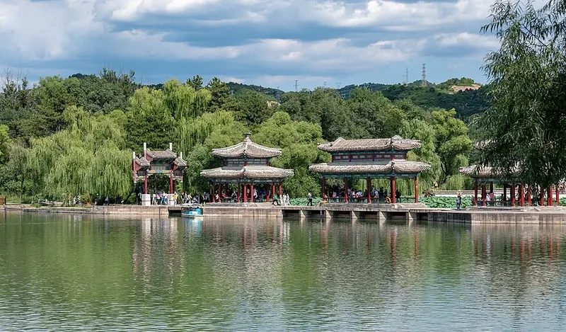 Lakeside pavilions and greenery at the Mountain Resort in Chengde (承德避暑山庄), photographed in August 2018.