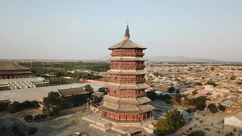 The wooden pagoda at Fogong Temple in Ying County (应县佛宫寺释迦塔), within Shuozhou, photographed in September 2019.
