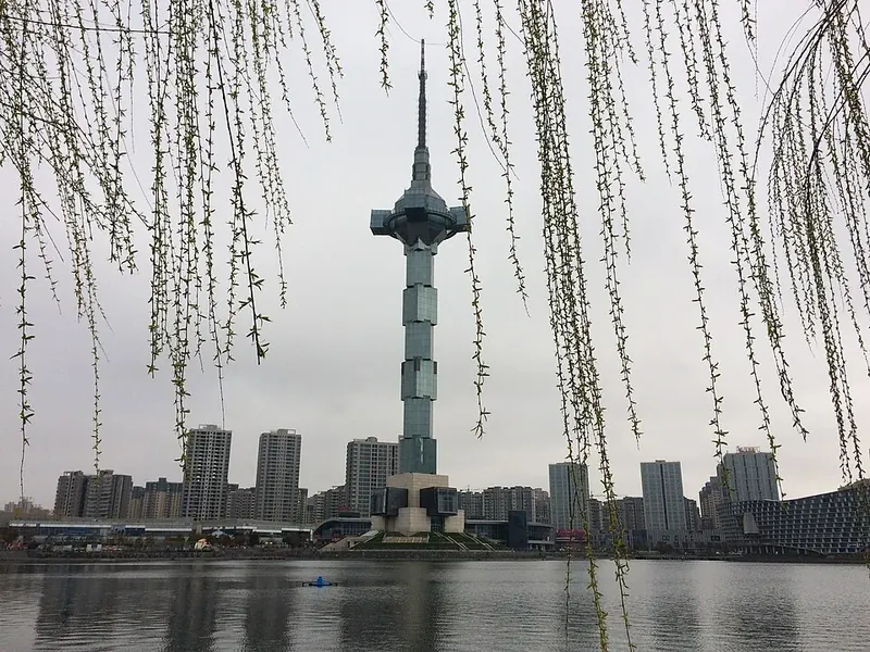 Yancheng TV Tower (盐城电视塔) and its surrounding waterfront.