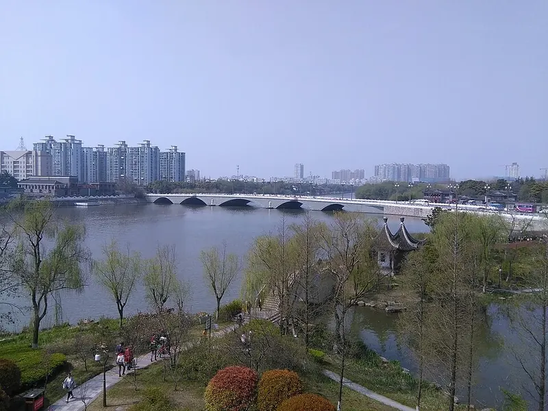 A view from Qingfeng Pavilion in Taizhou's Taoyuan scenic area (泰州桃园清风阁).