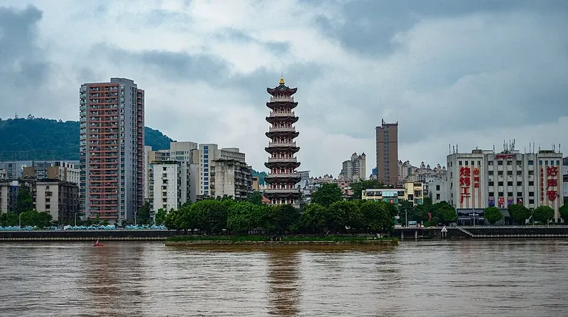 Tongtian Pagoda on Zhouxin Island at the Zhen and Wu river confluence in Shaoguan (韶关通天塔), photographed in June 2019.
