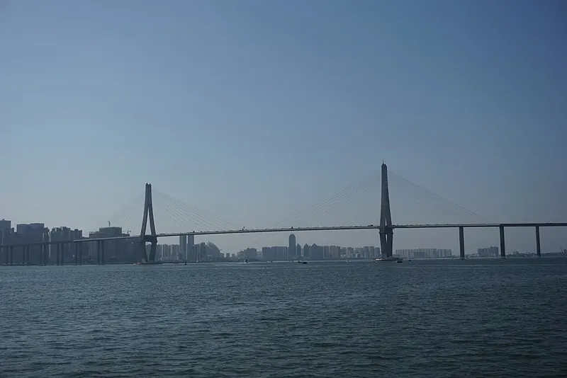 Zhanjiang Bay Bridge (湛江海湾大桥), photographed from a ferry in October 2018.