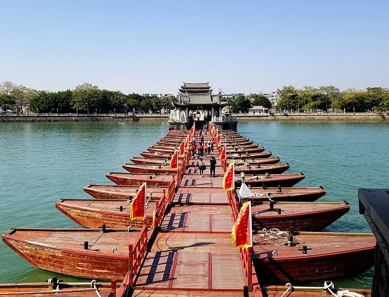 The boat-supported section of Guangji Bridge in Chaozhou (潮州广济桥), photographed in December 2019.