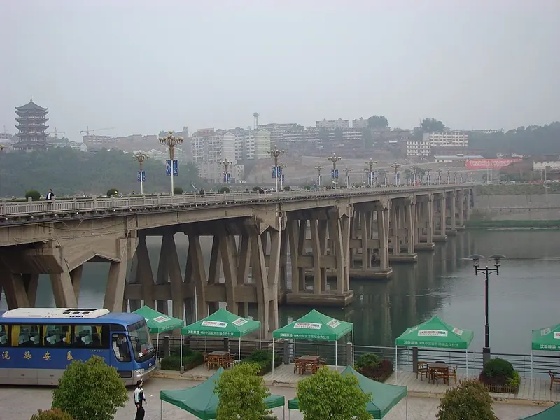 A river bridge and urban buildings in Hanbin District, Ankang (安康汉滨区), photographed in April 2010.